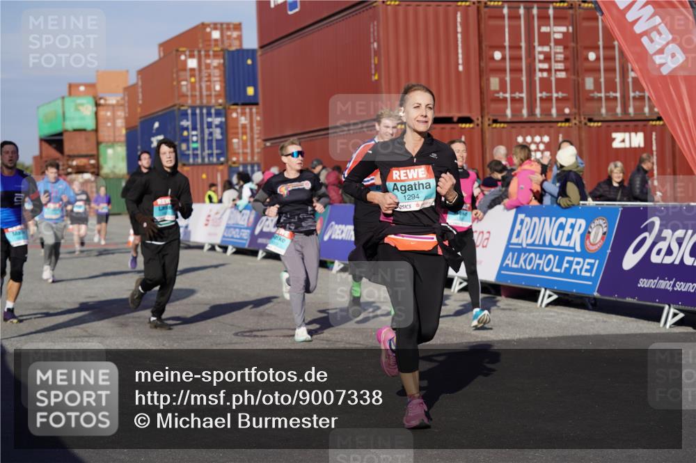 03.10.2025 - Köhlbrandbrückenlauf Michael Burmester http://msf.ph/oto/9007338 03.10.2025 10:09:00 Ziel 1200, 1294, 1355, 1507, 1673, 1902, 2117, 2450, 2560, 3006, 3009, 3010, 3280, 3672 meine-sportfotos.de
