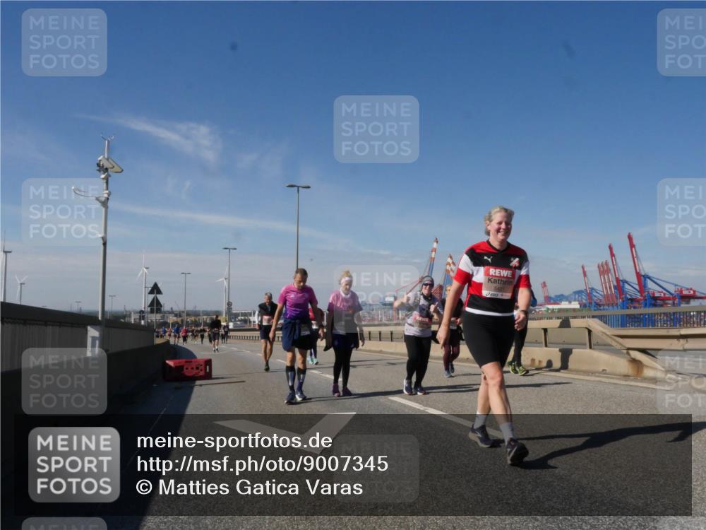 03.10.2025 - Köhlbrandbrückenlauf Matties Gatica Varas http://msf.ph/oto/9007345 03.10.2025 13:02:45 Position 2 5421 meine-sportfotos.de