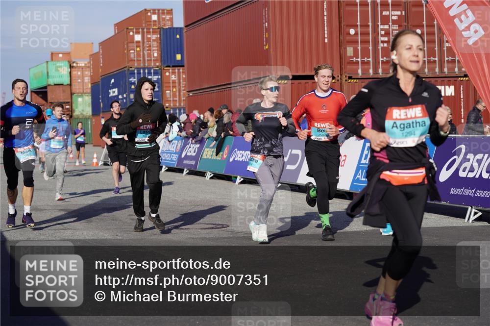 03.10.2025 - Köhlbrandbrückenlauf Michael Burmester http://msf.ph/oto/9007351 03.10.2025 10:09:01 Ziel 1200, 1294, 1355, 1507, 1673, 1902, 2117, 2450, 2560, 3006, 3009, 3010, 3280, 3672 meine-sportfotos.de