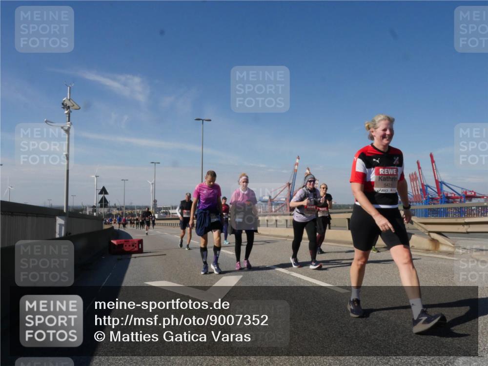 03.10.2025 - Köhlbrandbrückenlauf Matties Gatica Varas http://msf.ph/oto/9007352 03.10.2025 13:02:46 Position 2 5421 meine-sportfotos.de