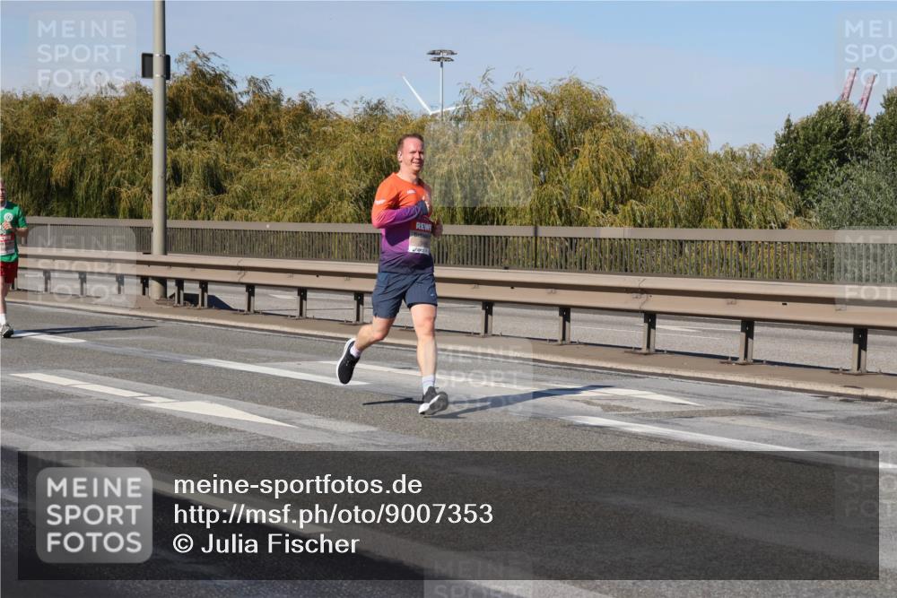 03.10.2025 - Köhlbrandbrückenlauf Julia Fischer http://msf.ph/oto/9007353 03.10.2025 12:47:11 Position 3  meine-sportfotos.de
