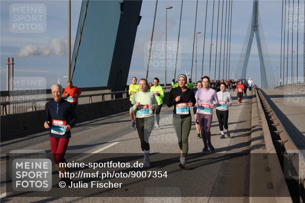 03.10.2025 - Köhlbrandbrückenlauf Julia Fischer http://msf.ph/oto/9007354 03.10.2025 09:59:27 Position 2 3102, 3105 meine-sportfotos.de