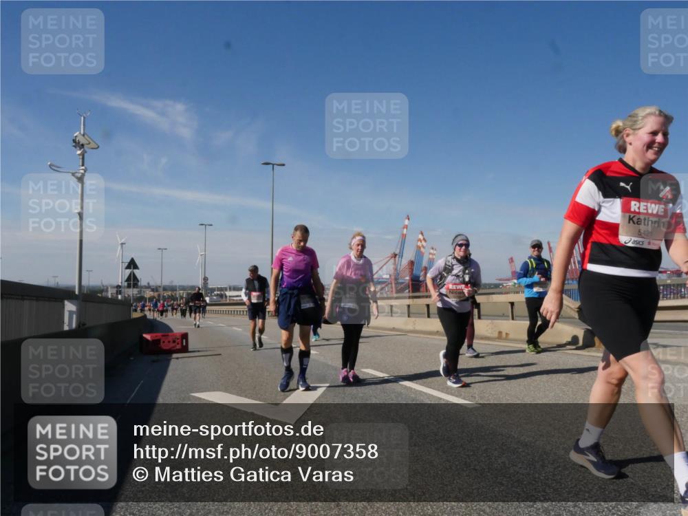 03.10.2025 - Köhlbrandbrückenlauf Matties Gatica Varas http://msf.ph/oto/9007358 03.10.2025 13:02:46 Position 2 5421 meine-sportfotos.de