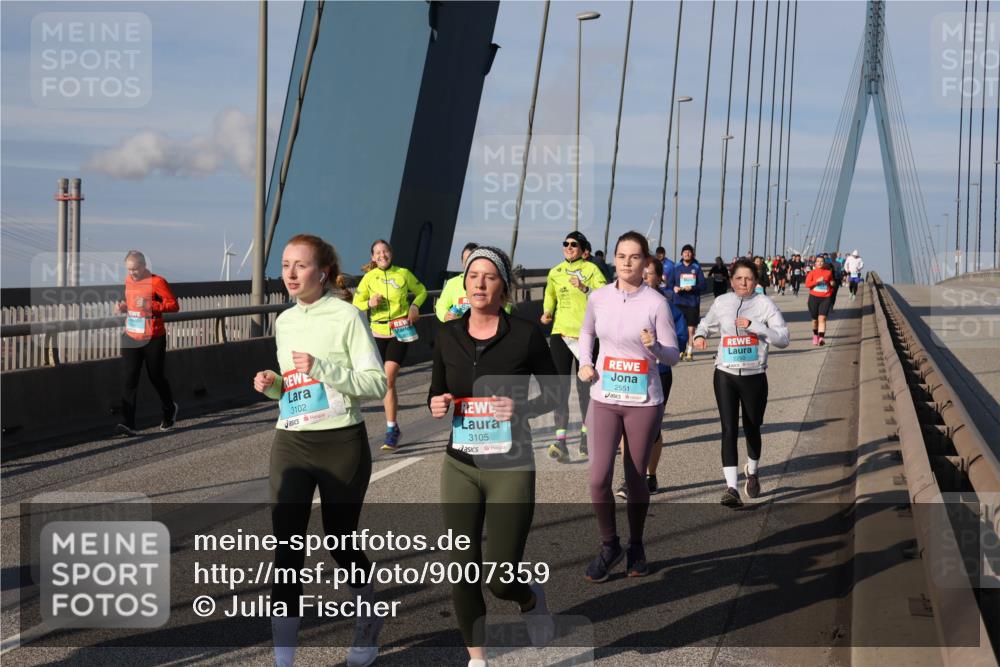 03.10.2025 - Köhlbrandbrückenlauf Julia Fischer http://msf.ph/oto/9007359 03.10.2025 09:59:28 Position 2 3102, 3105, 2551, 11111117 meine-sportfotos.de