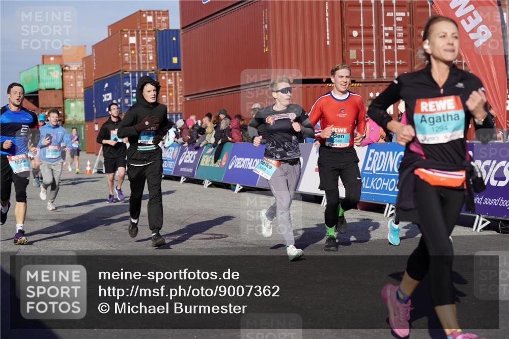 03.10.2025 - Köhlbrandbrückenlauf Michael Burmester http://msf.ph/oto/9007362 03.10.2025 10:09:01 Ziel 1200, 1294, 1355, 1507, 1673, 1902, 2117, 2450, 2560, 3006, 3009, 3010, 3280, 3672 meine-sportfotos.de