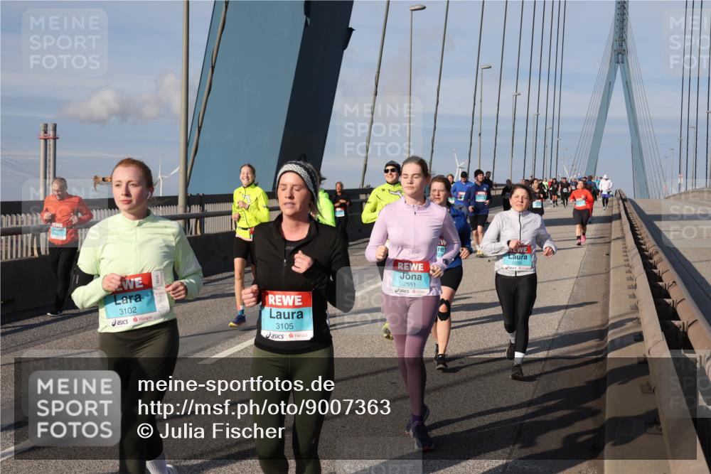 03.10.2025 - Köhlbrandbrückenlauf Julia Fischer http://msf.ph/oto/9007363 03.10.2025 09:59:29 Position 2 3102, 3105, 2551, 1111111111 meine-sportfotos.de