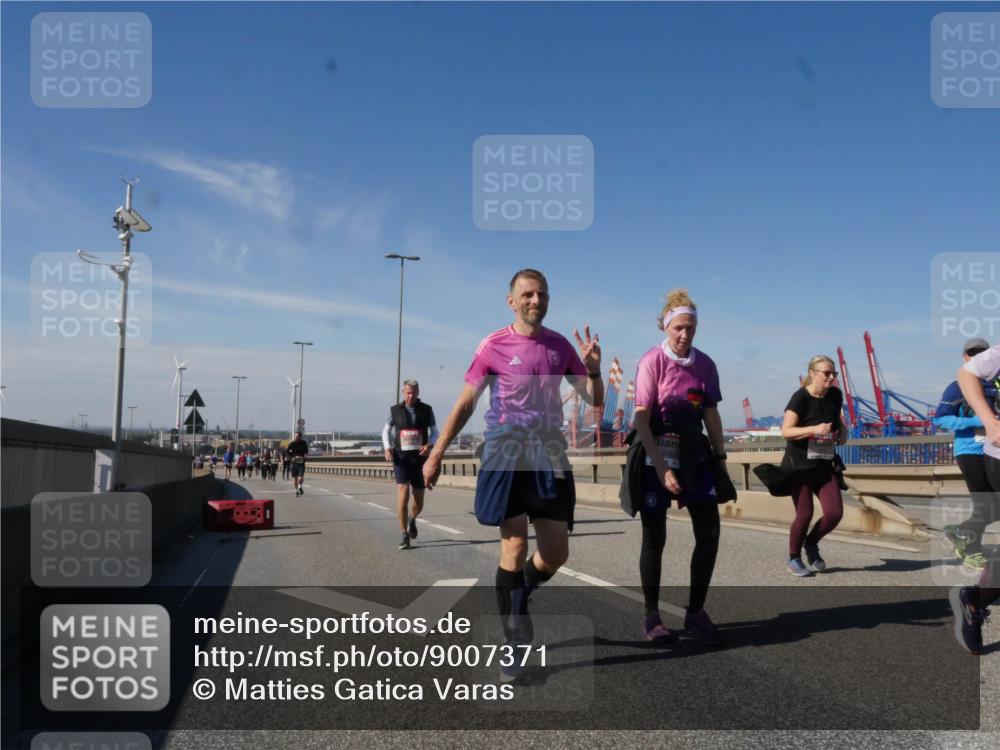 03.10.2025 - Köhlbrandbrückenlauf Matties Gatica Varas http://msf.ph/oto/9007371 03.10.2025 13:02:48 Position 2  meine-sportfotos.de