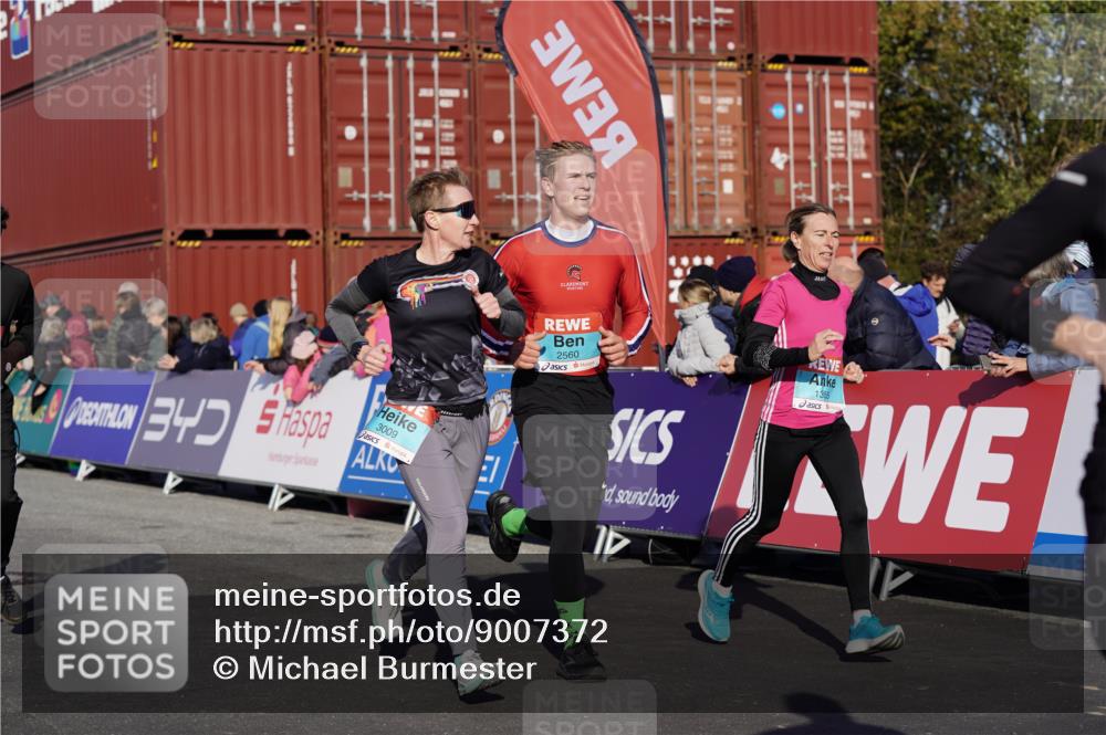 03.10.2025 - Köhlbrandbrückenlauf Michael Burmester http://msf.ph/oto/9007372 03.10.2025 10:09:02 Ziel 1200, 1294, 1355, 1507, 1673, 1902, 2117, 2450, 2560, 2677, 3006, 3009, 3010, 3672 meine-sportfotos.de