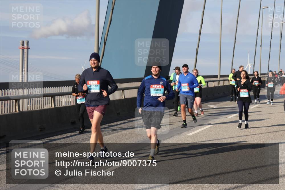 03.10.2025 - Köhlbrandbrückenlauf Julia Fischer http://msf.ph/oto/9007375 03.10.2025 09:59:33 Position 2 2351, 2409, 2371 meine-sportfotos.de