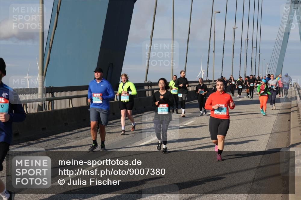 03.10.2025 - Köhlbrandbrückenlauf Julia Fischer http://msf.ph/oto/9007380 03.10.2025 09:59:35 Position 2 2409, 1863, 1910 meine-sportfotos.de