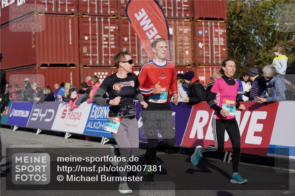 03.10.2025 - Köhlbrandbrückenlauf Michael Burmester http://msf.ph/oto/9007381 03.10.2025 10:09:02 Ziel 1200, 1294, 1355, 1507, 1673, 1902, 2117, 2450, 2560, 2677, 3006, 3009, 3010, 3672 meine-sportfotos.de