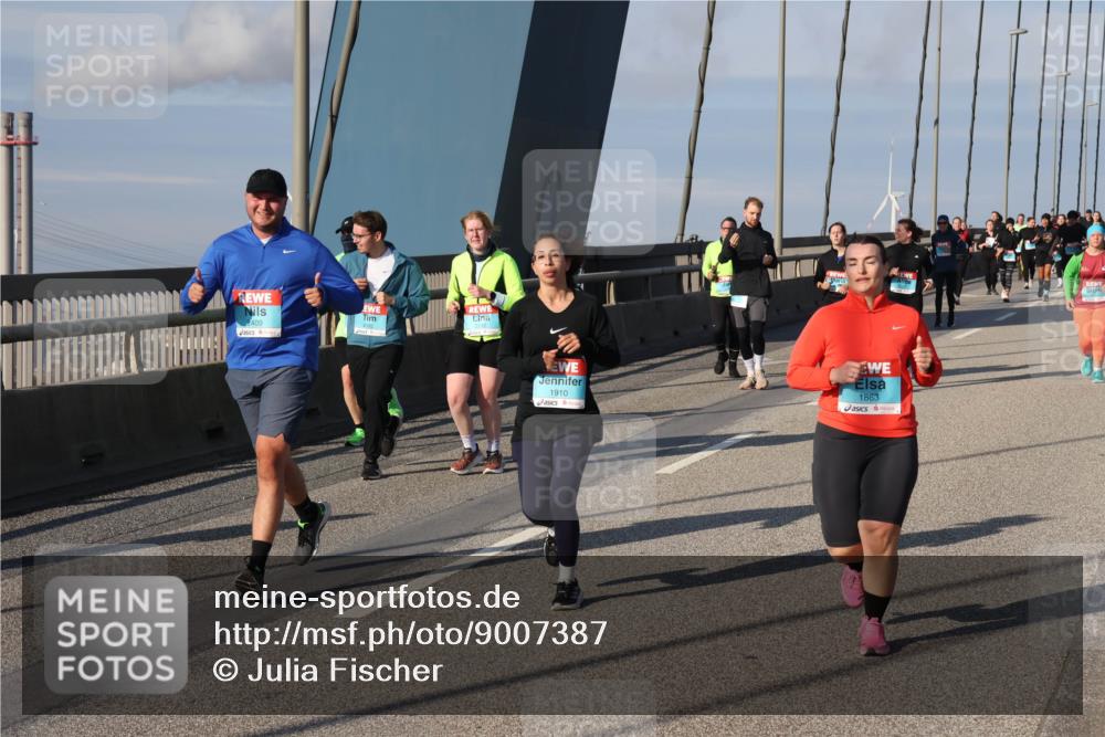 03.10.2025 - Köhlbrandbrückenlauf Julia Fischer http://msf.ph/oto/9007387 03.10.2025 09:59:36 Position 2 2409, 1910, 1863 meine-sportfotos.de