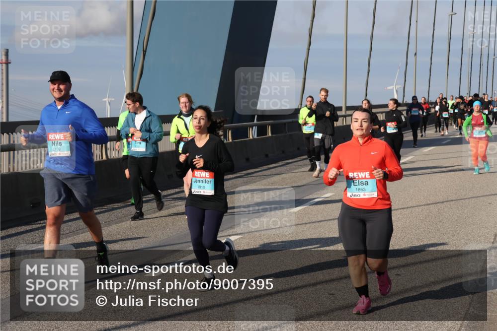 03.10.2025 - Köhlbrandbrückenlauf Julia Fischer http://msf.ph/oto/9007395 03.10.2025 09:59:36 Position 2 2409, 1910, 1863 meine-sportfotos.de