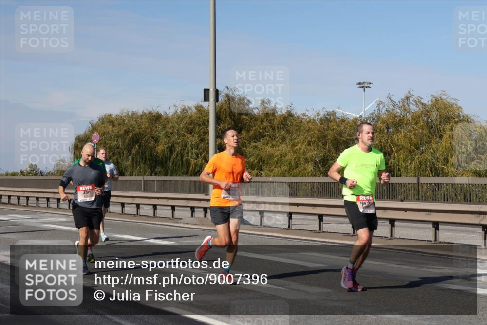 03.10.2025 - Köhlbrandbrückenlauf Julia Fischer http://msf.ph/oto/9007396 03.10.2025 12:47:17 Position 3  meine-sportfotos.de