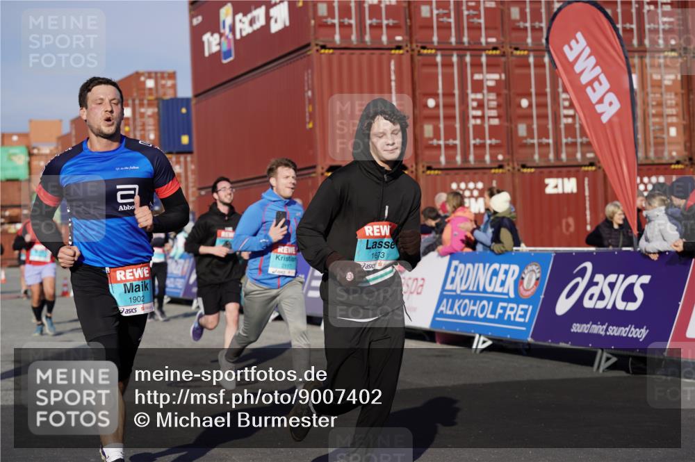 03.10.2025 - Köhlbrandbrückenlauf Michael Burmester http://msf.ph/oto/9007402 03.10.2025 10:09:03 Ziel 1200, 1294, 1355, 1369, 1391, 1419, 1507, 1673, 1902, 2117, 2450, 2560, 2677, 3006, 3009, 3010, 3672 meine-sportfotos.de