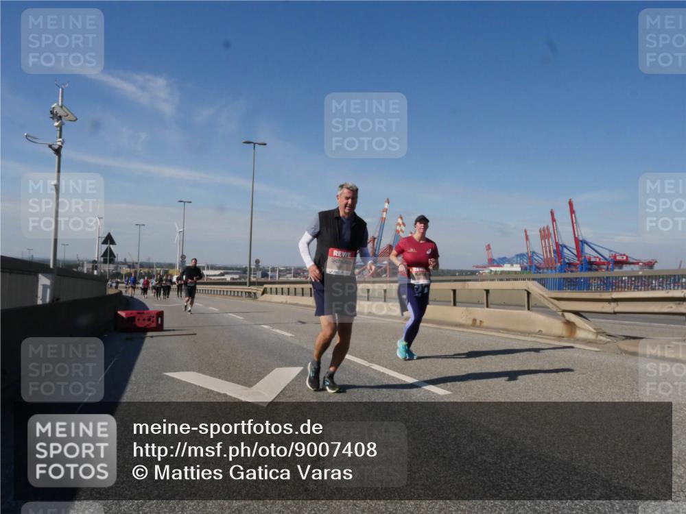 03.10.2025 - Köhlbrandbrückenlauf Matties Gatica Varas http://msf.ph/oto/9007408 03.10.2025 13:02:50 Position 2  meine-sportfotos.de