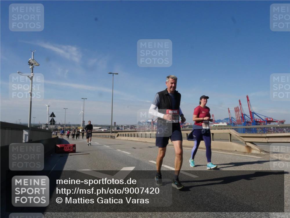 03.10.2025 - Köhlbrandbrückenlauf Matties Gatica Varas http://msf.ph/oto/9007420 03.10.2025 13:02:50 Position 2  meine-sportfotos.de