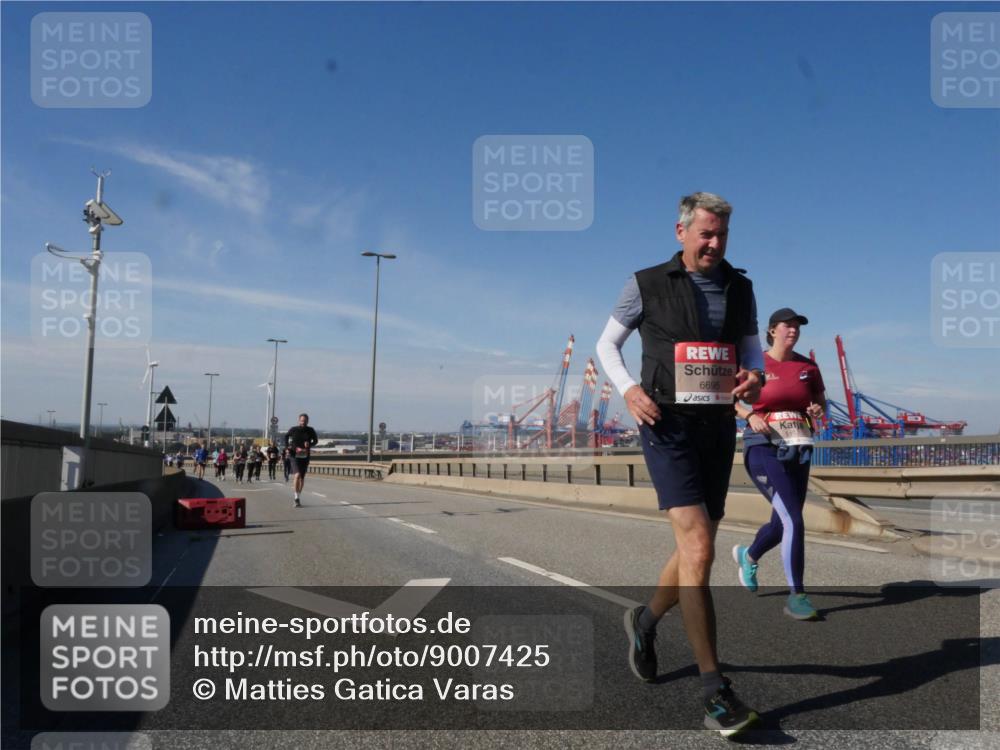 03.10.2025 - Köhlbrandbrückenlauf Matties Gatica Varas http://msf.ph/oto/9007425 03.10.2025 13:02:51 Position 2 6695 meine-sportfotos.de