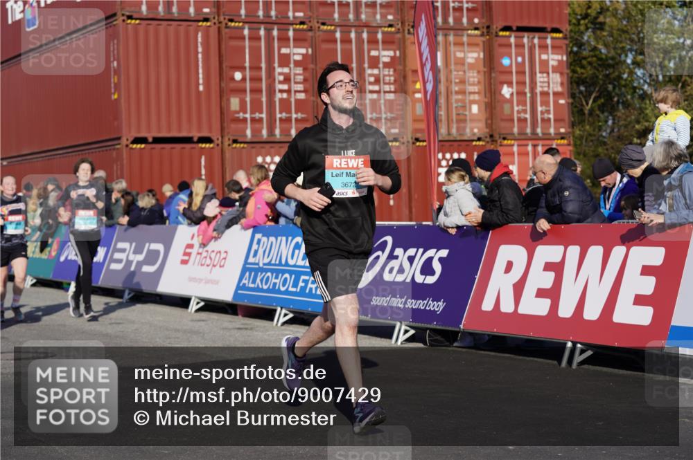 03.10.2025 - Köhlbrandbrückenlauf Michael Burmester http://msf.ph/oto/9007429 03.10.2025 10:09:04 Ziel 1294, 1355, 1369, 1391, 1419, 1507, 1673, 1902, 2117, 2450, 2560, 2677, 3006, 3009, 3010, 3672, 3743 meine-sportfotos.de