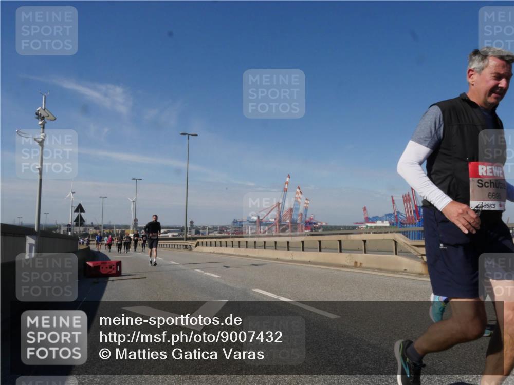 03.10.2025 - Köhlbrandbrückenlauf Matties Gatica Varas http://msf.ph/oto/9007432 03.10.2025 13:02:51 Position 2 6695 meine-sportfotos.de