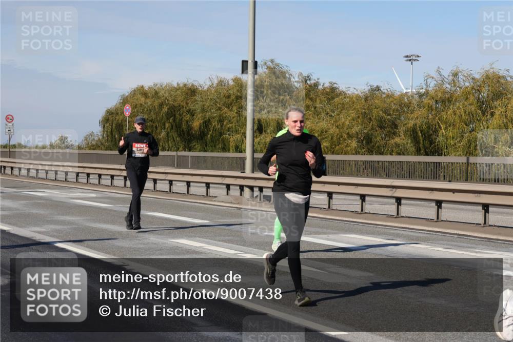 03.10.2025 - Köhlbrandbrückenlauf Julia Fischer http://msf.ph/oto/9007438 03.10.2025 12:47:23 Position 3  meine-sportfotos.de