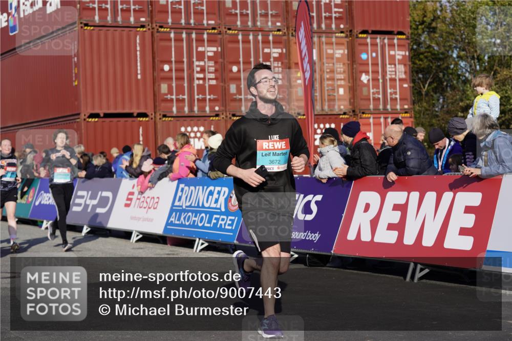 03.10.2025 - Köhlbrandbrückenlauf Michael Burmester http://msf.ph/oto/9007443 03.10.2025 10:09:04 Ziel 1294, 1355, 1369, 1391, 1419, 1507, 1673, 1902, 2117, 2450, 2560, 2677, 3006, 3009, 3010, 3672, 3743 meine-sportfotos.de