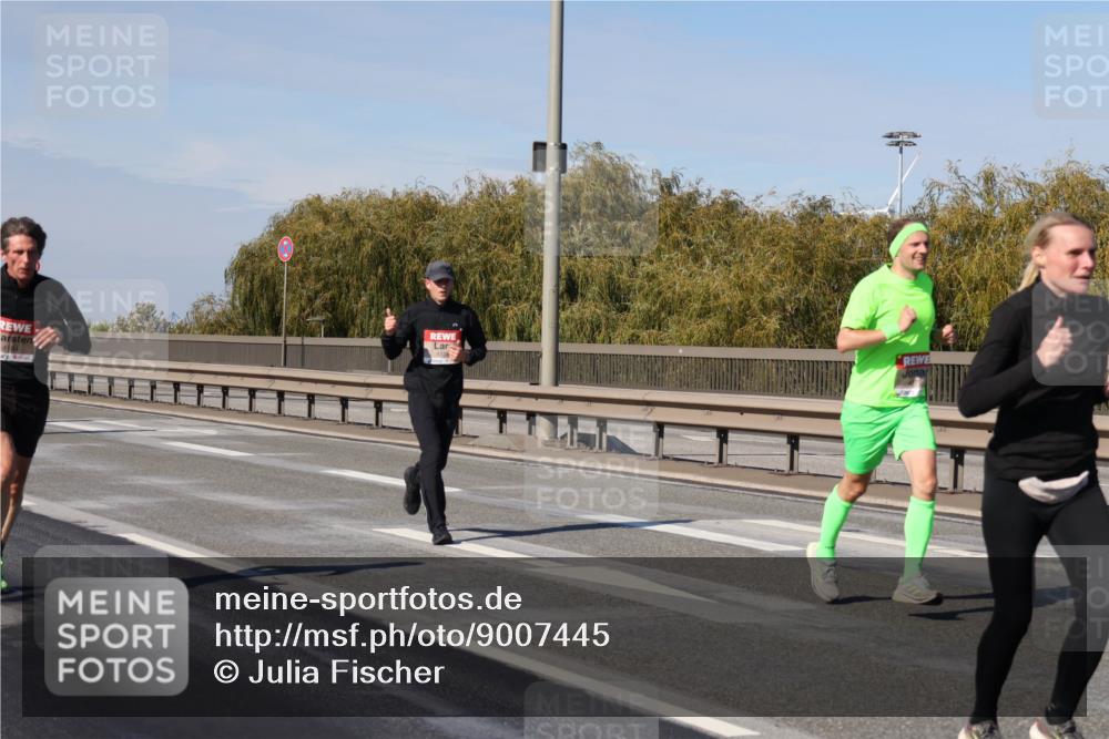 03.10.2025 - Köhlbrandbrückenlauf Julia Fischer http://msf.ph/oto/9007445 03.10.2025 12:47:24 Position 3 431 meine-sportfotos.de