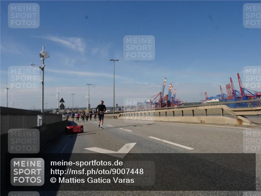 03.10.2025 - Köhlbrandbrückenlauf Matties Gatica Varas http://msf.ph/oto/9007448 03.10.2025 13:02:52 Position 2  meine-sportfotos.de