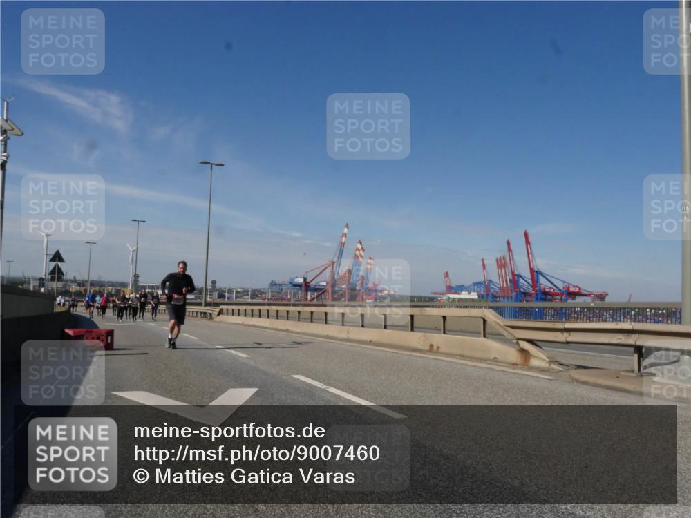 03.10.2025 - Köhlbrandbrückenlauf Matties Gatica Varas http://msf.ph/oto/9007460 03.10.2025 13:02:53 Position 2 118 meine-sportfotos.de
