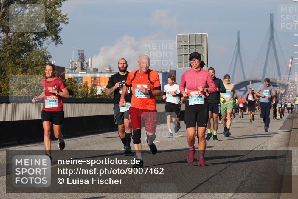 03.10.2025 - Köhlbrandbrückenlauf Luisa Fischer http://msf.ph/oto/9007462 03.10.2025 10:49:13 Position 3 2998, 330, 1123 meine-sportfotos.de