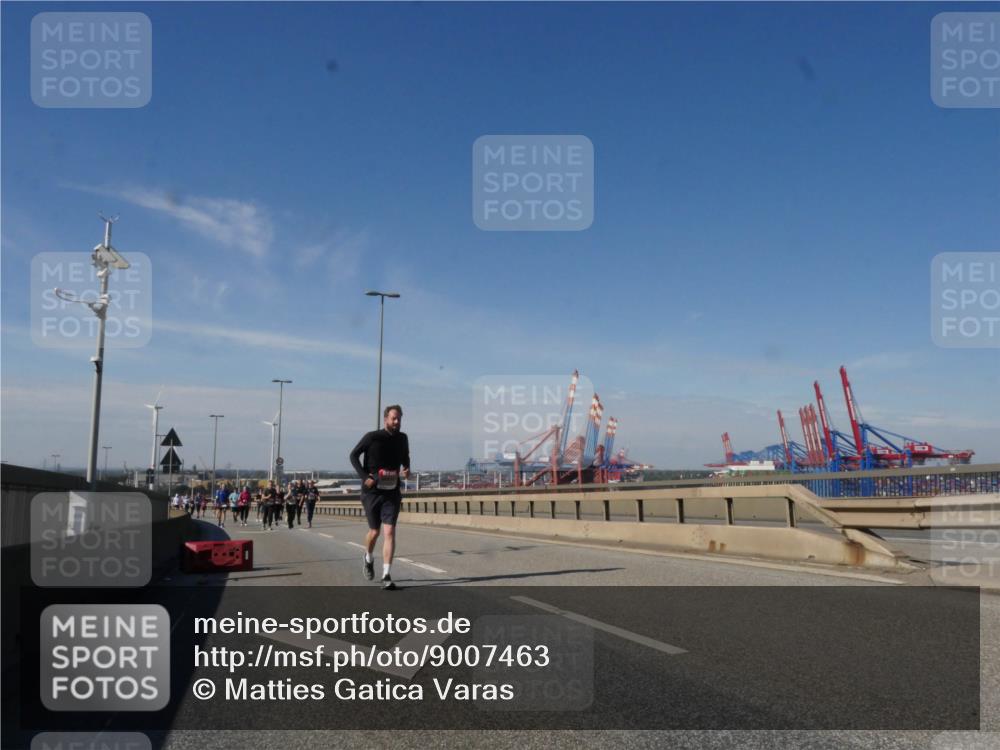 03.10.2025 - Köhlbrandbrückenlauf Matties Gatica Varas http://msf.ph/oto/9007463 03.10.2025 13:02:55 Position 2  meine-sportfotos.de