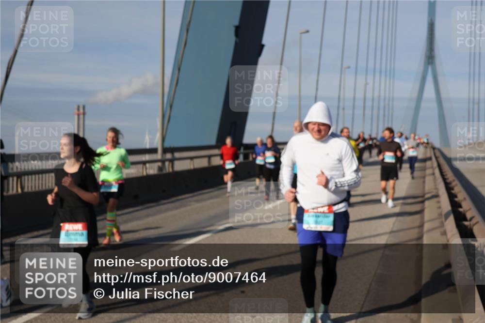 03.10.2025 - Köhlbrandbrückenlauf Julia Fischer http://msf.ph/oto/9007464 03.10.2025 09:59:57 Position 2  meine-sportfotos.de