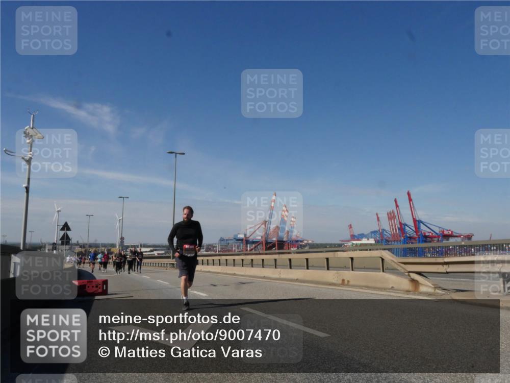 03.10.2025 - Köhlbrandbrückenlauf Matties Gatica Varas http://msf.ph/oto/9007470 03.10.2025 13:02:55 Position 2  meine-sportfotos.de