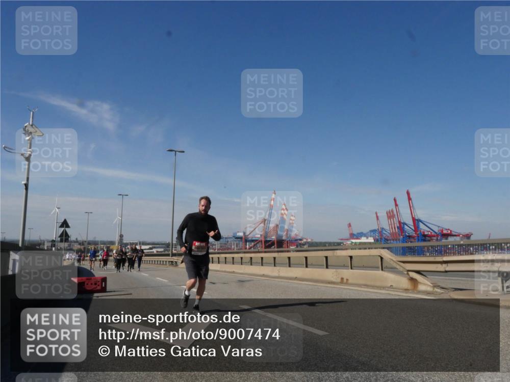03.10.2025 - Köhlbrandbrückenlauf Matties Gatica Varas http://msf.ph/oto/9007474 03.10.2025 13:02:56 Position 2  meine-sportfotos.de