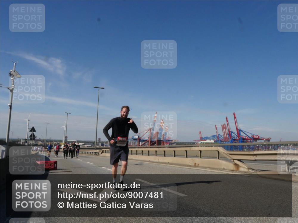 03.10.2025 - Köhlbrandbrückenlauf Matties Gatica Varas http://msf.ph/oto/9007481 03.10.2025 13:02:56 Position 2  meine-sportfotos.de
