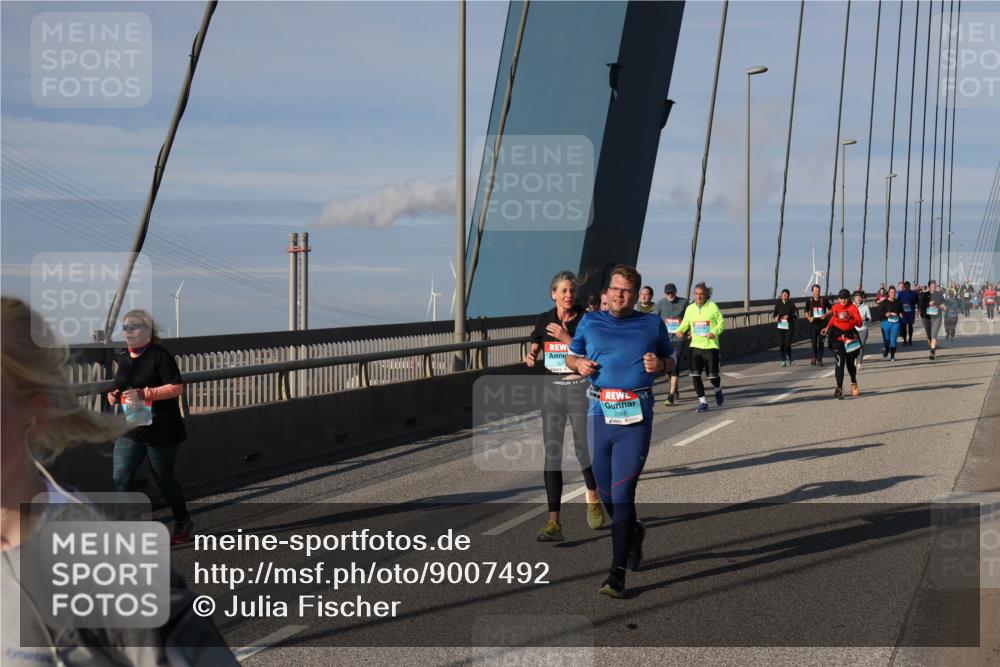 03.10.2025 - Köhlbrandbrückenlauf Julia Fischer http://msf.ph/oto/9007492 03.10.2025 10:00:06 Position 2 2366 meine-sportfotos.de