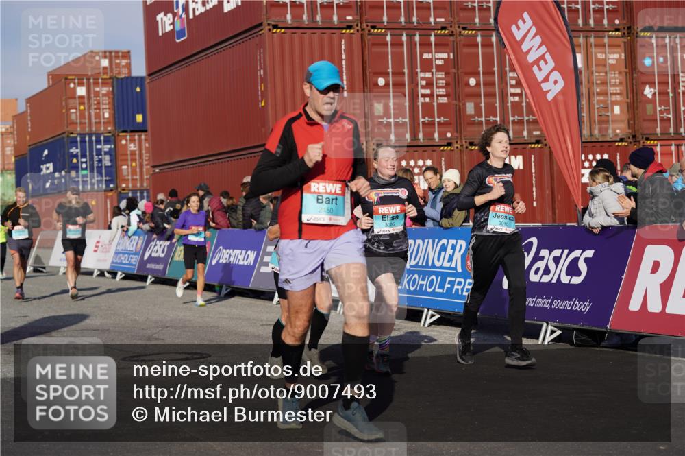 03.10.2025 - Köhlbrandbrückenlauf Michael Burmester http://msf.ph/oto/9007493 03.10.2025 10:09:06 Ziel 1250, 1355, 1369, 1391, 1419, 1507, 1600, 1673, 1902, 2117, 2450, 2560, 2677, 3006, 3009, 3010, 3672, 3743 meine-sportfotos.de