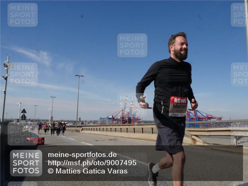 03.10.2025 - Köhlbrandbrückenlauf Matties Gatica Varas http://msf.ph/oto/9007495 03.10.2025 13:02:58 Position 2 5139 meine-sportfotos.de