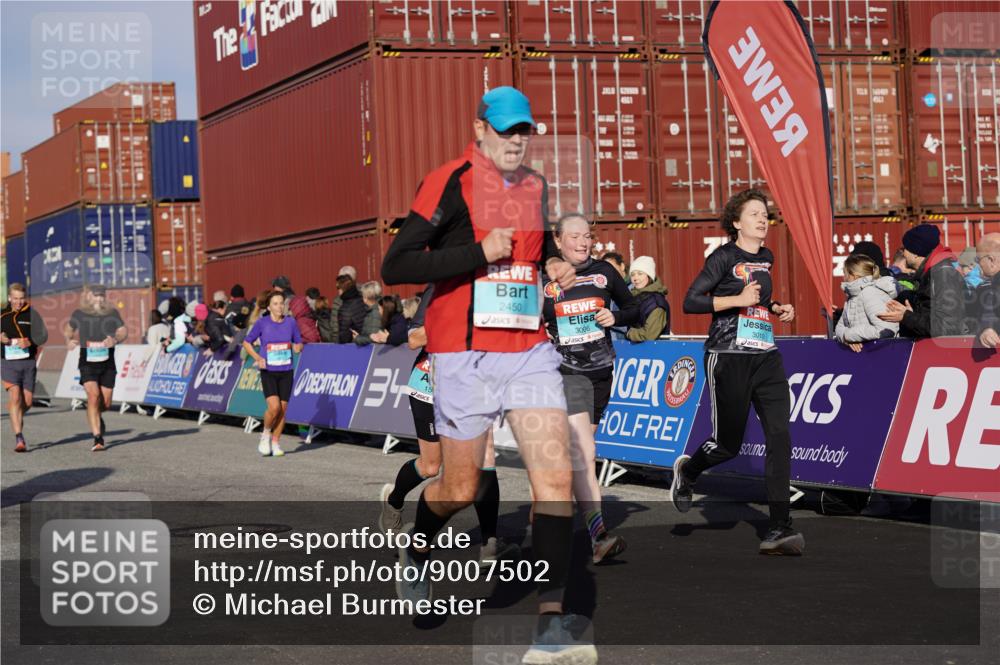 03.10.2025 - Köhlbrandbrückenlauf Michael Burmester http://msf.ph/oto/9007502 03.10.2025 10:09:06 Ziel 1250, 1355, 1369, 1391, 1419, 1507, 1600, 1673, 1902, 2117, 2450, 2560, 2677, 3006, 3009, 3010, 3672, 3743 meine-sportfotos.de