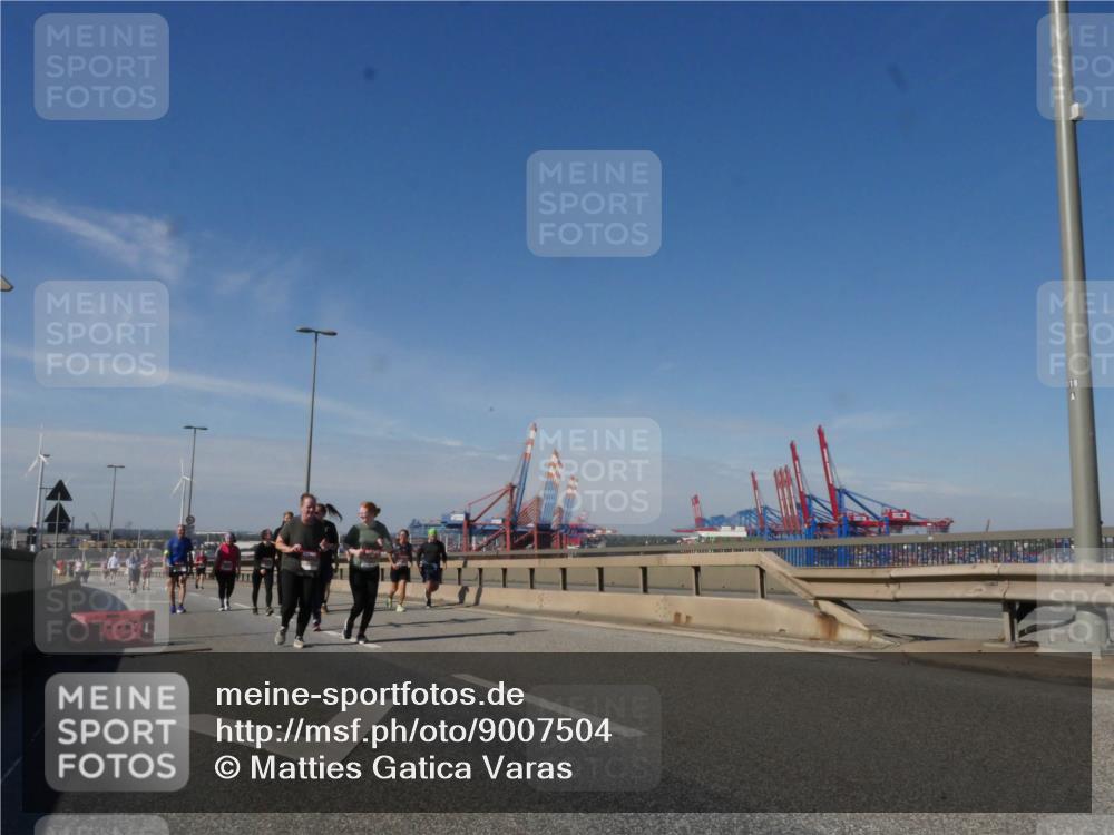 03.10.2025 - Köhlbrandbrückenlauf Matties Gatica Varas http://msf.ph/oto/9007504 03.10.2025 13:03:04 Position 2 118 meine-sportfotos.de
