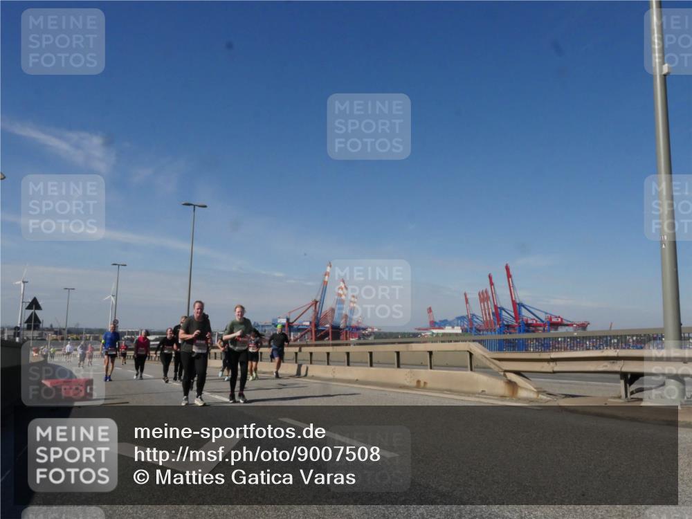 03.10.2025 - Köhlbrandbrückenlauf Matties Gatica Varas http://msf.ph/oto/9007508 03.10.2025 13:03:05 Position 2  meine-sportfotos.de