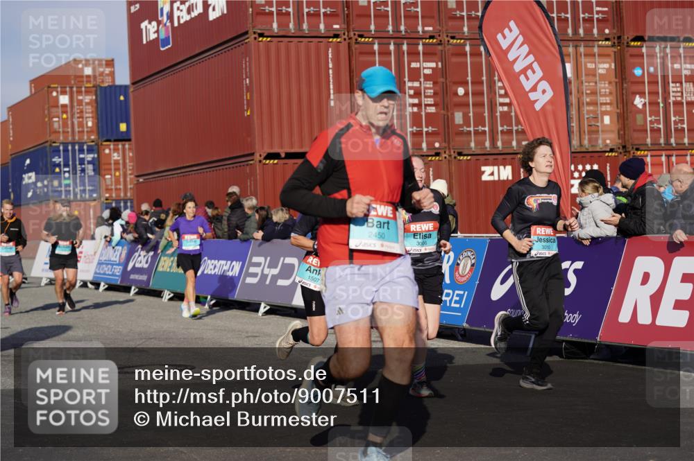 03.10.2025 - Köhlbrandbrückenlauf Michael Burmester http://msf.ph/oto/9007511 03.10.2025 10:09:06 Ziel 1250, 1355, 1369, 1391, 1419, 1507, 1600, 1673, 1902, 2117, 2450, 2560, 2677, 3006, 3009, 3010, 3672, 3743 meine-sportfotos.de
