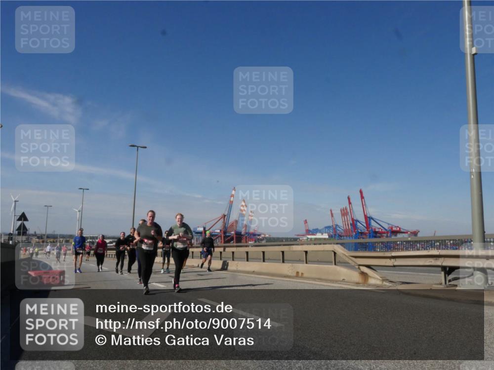 03.10.2025 - Köhlbrandbrückenlauf Matties Gatica Varas http://msf.ph/oto/9007514 03.10.2025 13:03:05 Position 2 118 meine-sportfotos.de