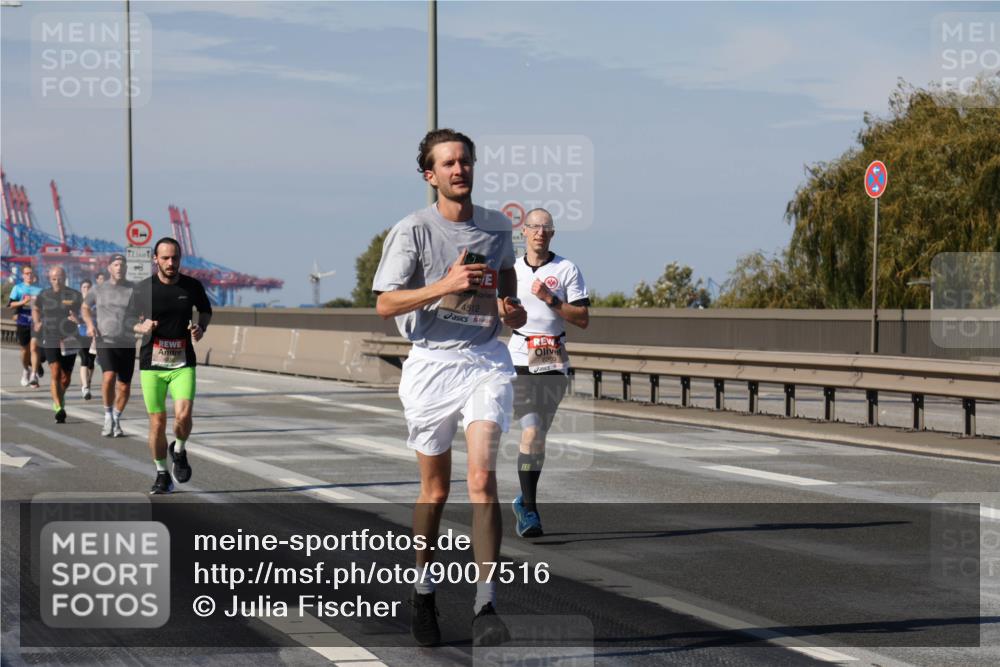 03.10.2025 - Köhlbrandbrückenlauf Julia Fischer http://msf.ph/oto/9007516 03.10.2025 12:47:34 Position 3 12, 5, 4512, 6203 meine-sportfotos.de