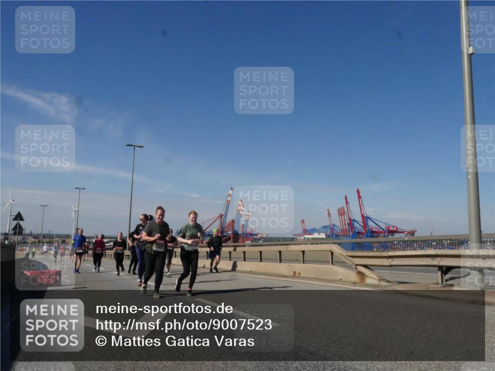 03.10.2025 - Köhlbrandbrückenlauf Matties Gatica Varas http://msf.ph/oto/9007523 03.10.2025 13:03:06 Position 2 118 meine-sportfotos.de