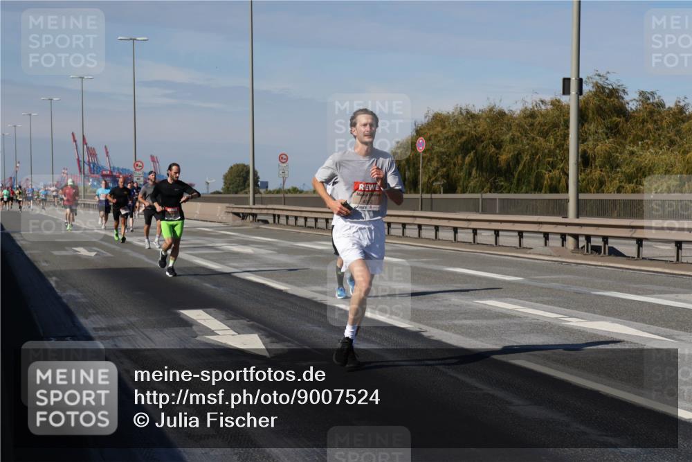 03.10.2025 - Köhlbrandbrückenlauf Julia Fischer http://msf.ph/oto/9007524 03.10.2025 12:47:35 Position 3  meine-sportfotos.de