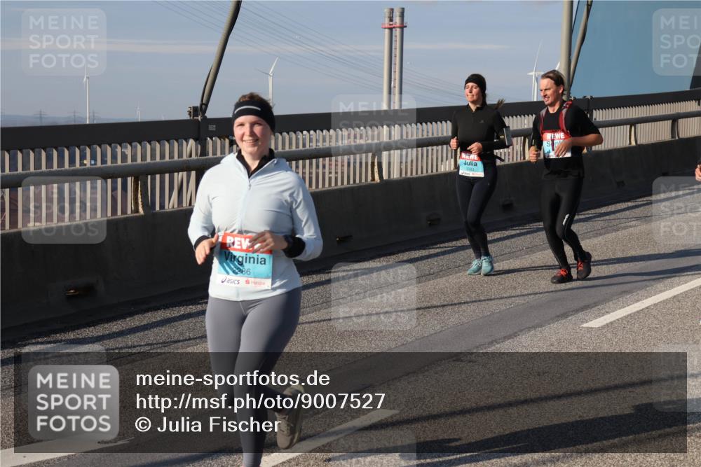 03.10.2025 - Köhlbrandbrückenlauf Julia Fischer http://msf.ph/oto/9007527 03.10.2025 10:00:16 Position 2 286 meine-sportfotos.de