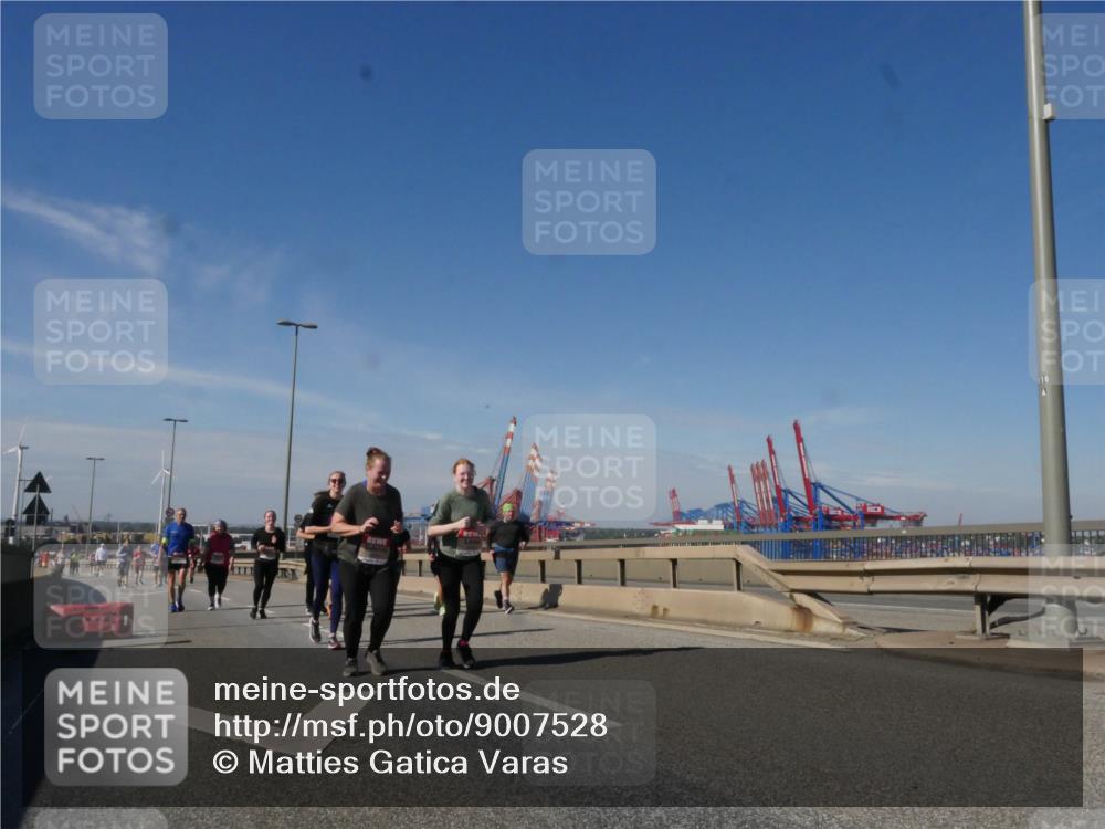 03.10.2025 - Köhlbrandbrückenlauf Matties Gatica Varas http://msf.ph/oto/9007528 03.10.2025 13:03:06 Position 2 118 meine-sportfotos.de