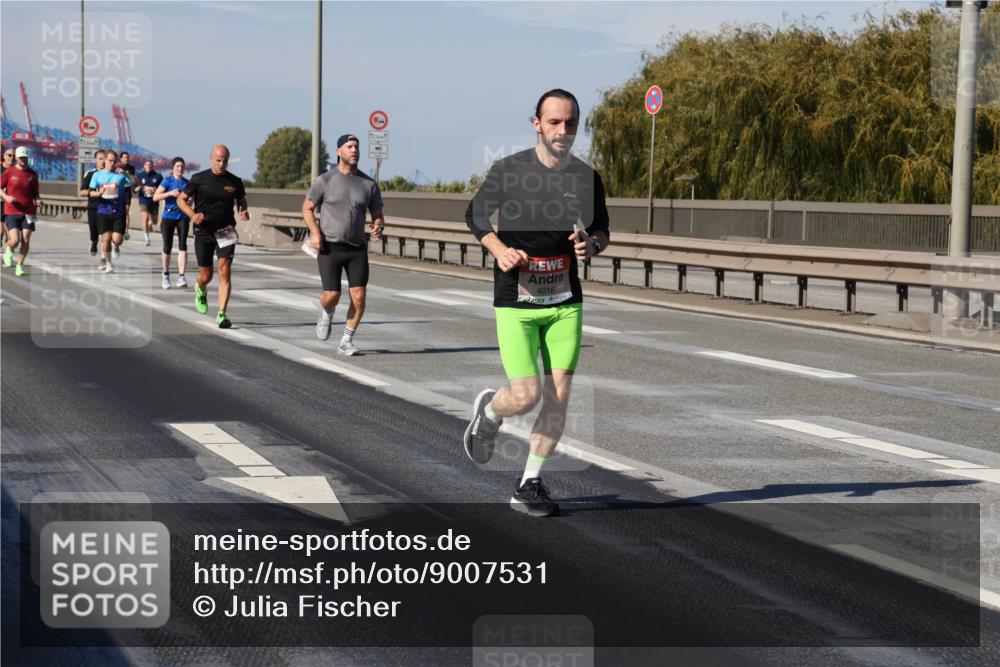 03.10.2025 - Köhlbrandbrückenlauf Julia Fischer http://msf.ph/oto/9007531 03.10.2025 12:47:38 Position 3 12, 4016 meine-sportfotos.de
