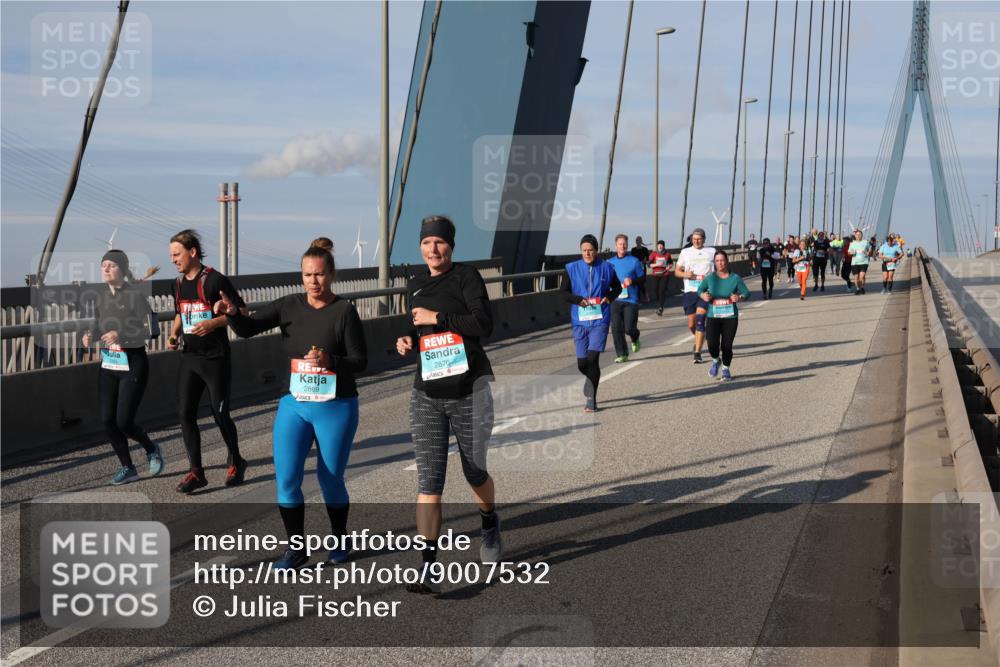 03.10.2025 - Köhlbrandbrückenlauf Julia Fischer http://msf.ph/oto/9007532 03.10.2025 10:00:17 Position 2 2869, 2870 meine-sportfotos.de